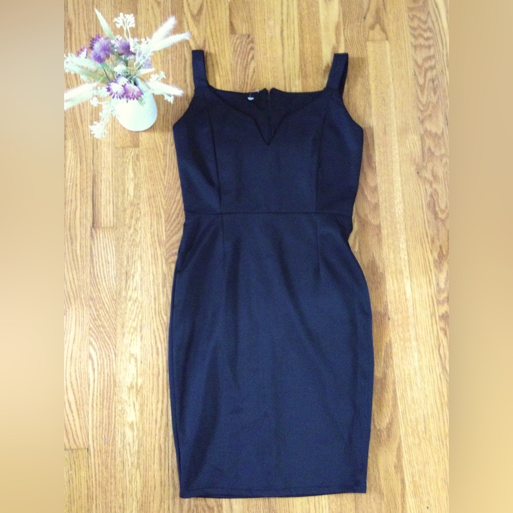 Woman’s black dress size:medium